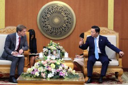 Bộ trưởng Trần Hồng Hà tiếp và làm việc với ông Justin Wood, Giám đốc Khu vực Châu Á Thái Bình Dương của Diễn đàn Kinh tế thế giới (WEF) – tại Việt Nam