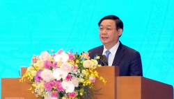 Phó thủ tướng Vương Đình Huệ trình bày báo cáo tại hội nghị - Ảnh: VGP