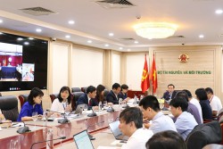 Bộ trưởng Trần Hồng Hà họp trực tuyến với Bộ Tài nguyên và Môi trường Lào Sommad Pholsena