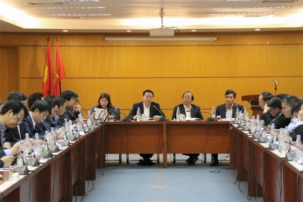 Bộ trưởng Bộ TN&MT Trần Hồng Hà cùng các Thứ trưởng chủ trì cuộc họp.