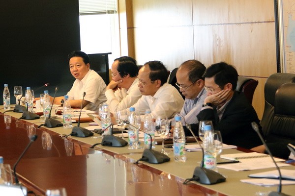 Bộ trưởng Bộ TN&MT Trần Hồng Hà phát biểu chỉ đạo tại cuộc họp