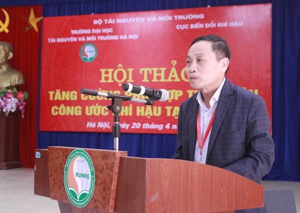 PGS.TS Phạm Quý Nhân, Phó Hiệu trưởng Trường ĐH Tài nguyên và Môi trường phát biểu tại hội thảo