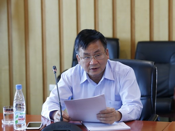 Ông Lê Thanh Khuyến, Tổng cục trưởng Tổng cục Quản lý đất đai báo cáo tại cuộc họp
