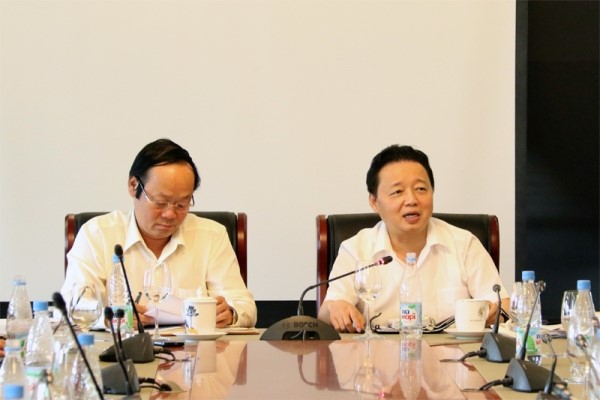 Bộ trưởng Trần Hồng Hà và Thứ trưởng Võ Tuấn Nhân tại cuộc họp