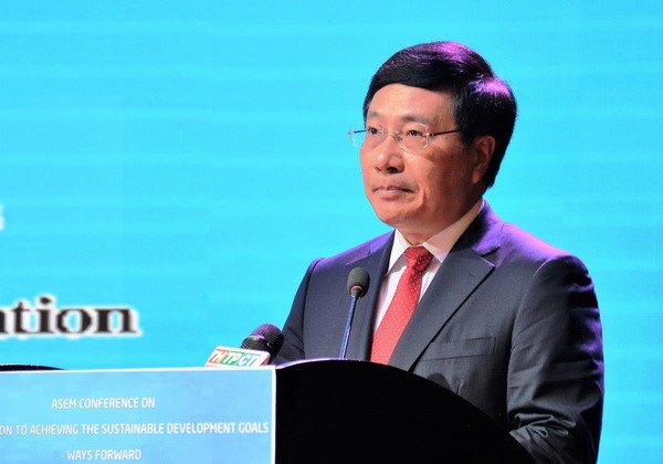 Phó Thủ tướng Chính phủ, Bộ trưởng Bộ Ngoại giao Phạm Bình Minh dự và phát biểu chỉ đạo Hội nghị