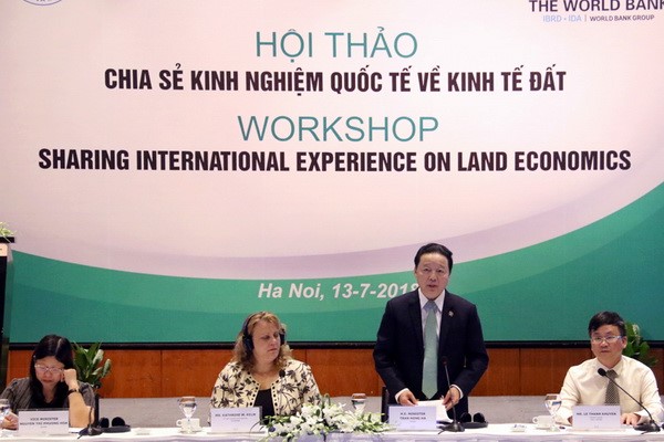 Bộ trưởng Trần Hồng Hà phát biểu tại Hội thảo chia sẻ kinh nghiệm quốc tế về kinh tế đất đai