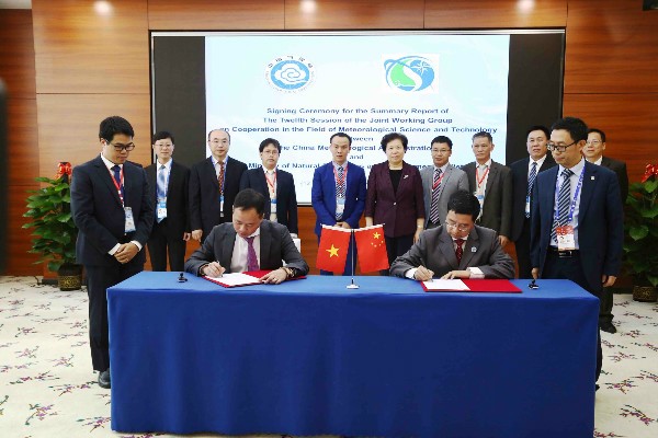 Lễ ký kết biên bản Hội nghị lần thứ 12 Tổ Công tác liên hợp hợp tác khoa học kỹ thuật khí tượng Việt Nam - Trung Quốc