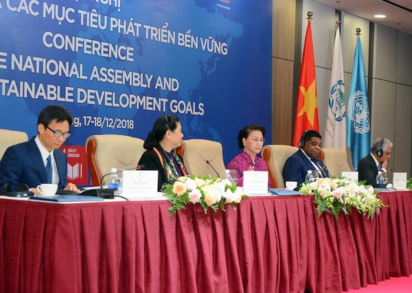 Chủ tịch Quốc hội Nguyễn Thị Kim Ngân và các vị chủ trì Hội nghị
