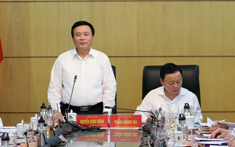 Đồng chí Nguyễn Xuân Thắng, Bí thư Trung ương Đảng, Chủ tịch Hội đồng Lý luận Trung ương phát biểu tại buổi làm việc
