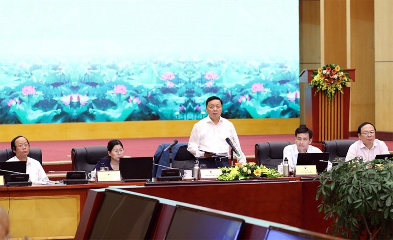 Bộ trưởng Bộ TN&MT Trần Hồng Hà (giữa) cùng các Thứ trưởng: Võ Tuấn Nhân, Nguyễn Thị Phương Hoa, Trần Quý Kiên, Lê Công Thành chủ trì Hội nghị sơ kết công tác 6 tháng đầu năm, triển khai nhiệm vụ 6 tháng cuối năm 2019