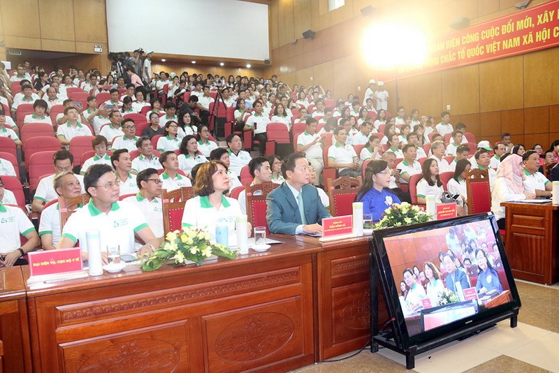 Bộ trưởng Bộ Y tế Nguyễn Thị Kim Tiến cùng Bộ trưởng Bộ Tài nguyên và Môi trường Trần Hồng Hà đã chủ trì Hội nghị trực tuyến “Triển khai giảm thiểu chất thải nhựa trong ngành y tế”