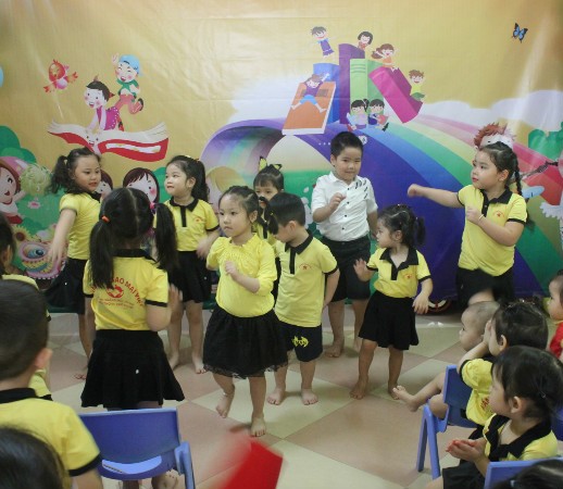 Dù còn rất nhỏ tuổi nhưng các em học sinh trường Mầm non Sao Mai Việt đã được giáo dục ý thức về bảo vệ môi trường