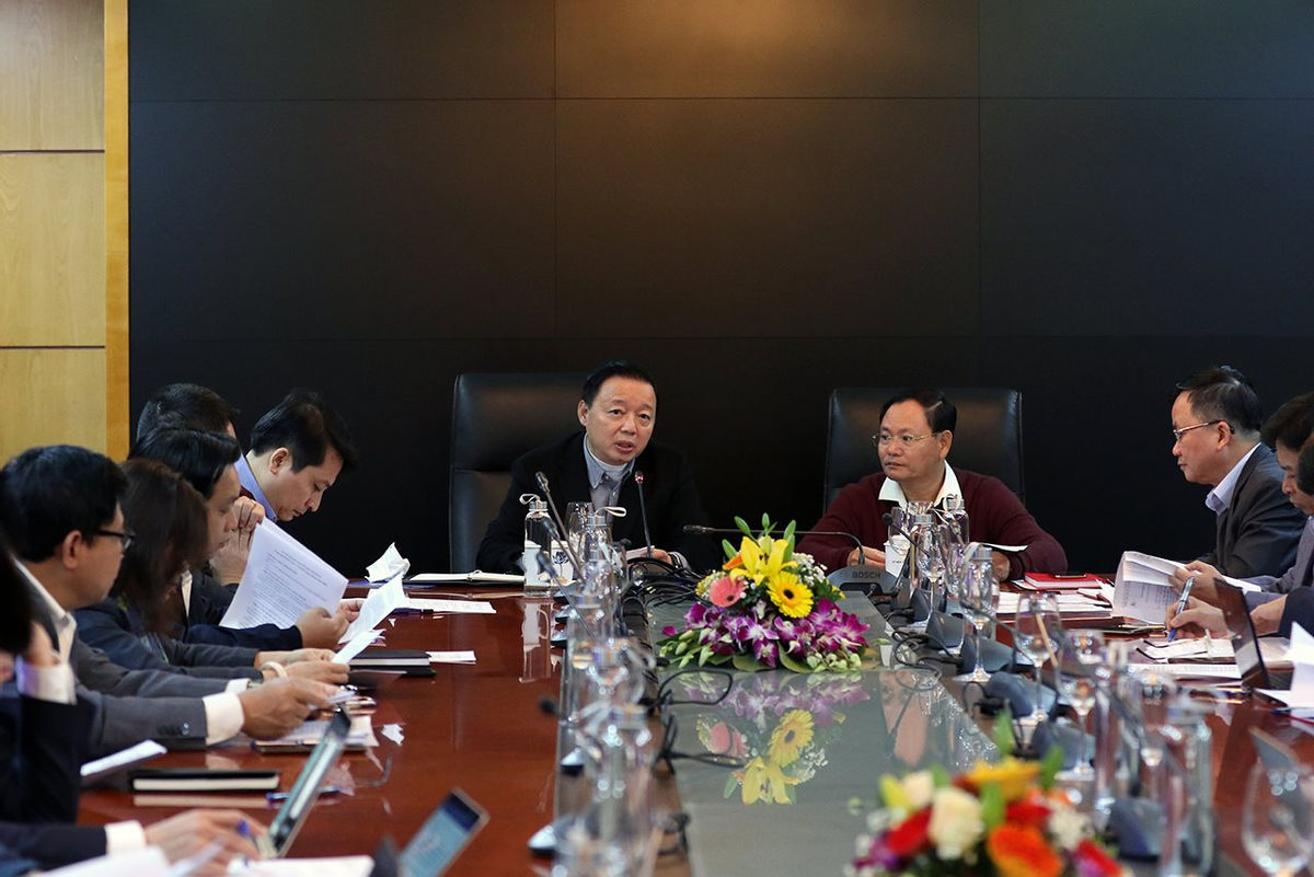 Bộ trưởng Bộ TN&MT Trần Hồng Hà và Thứ trưởng Lê Minh Ngân đã chủ trì buổi làm việc với Tổng cục Quản lý đất đai