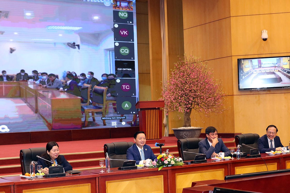 Bộ trưởng Trần Hồng Hà cùng các Thứ trưởng: Nguyễn Thị Phương Hoa; Trần Quý Kiên; Lê Công Thành chủ trì Cuộc họp triển khai công tác năm 2021