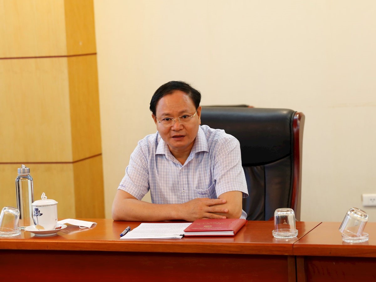 Thứ trưởng Bộ TN&MT Lê Minh Ngân chủ trì cuộc họp
