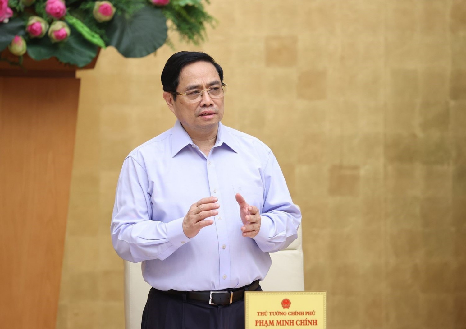 Thủ tướng Phạm Minh Chính chỉ đạo tập trung lãnh đạo, chỉ đạo và đẩy mạnh huy động sự tham gia của nhân dân trong phòng chống dịch Covid-19. Ảnh: TTXVN